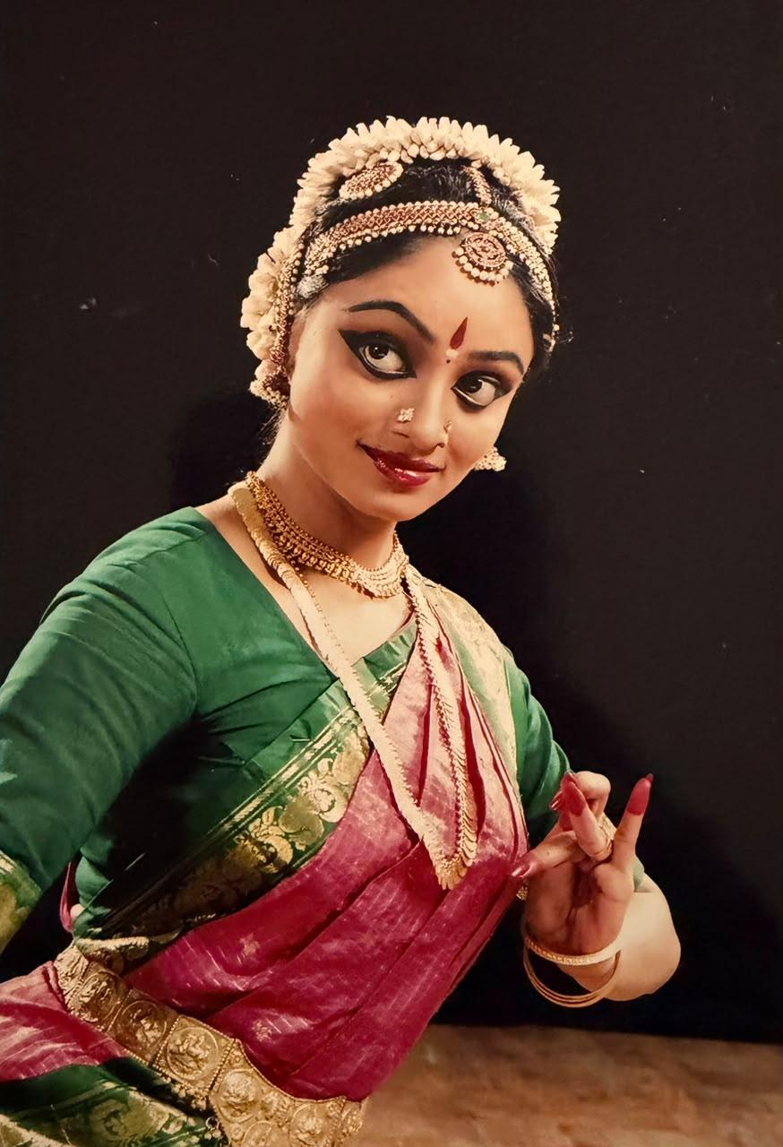 Guru in Bharathanatyam costume and jewellery